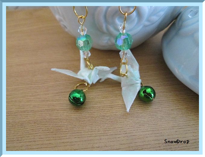 和風レジンピアス 折り鶴 緑 ハンドメイドショップ Snowdrop